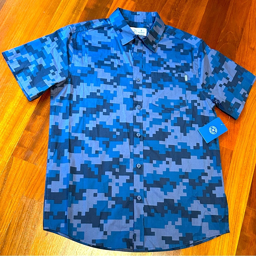 NEW Hurley Blue Camouflage Short Sleeve Shirt - NWT - Men’s small button down